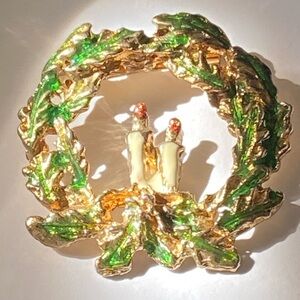 Vintage Gold Tone Enamel Christmas Wreath Candles Brooch Pin